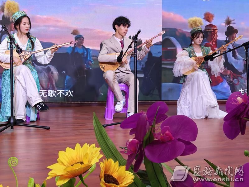 jinnian金年会“红石榴”活动走进恩施旗峰养老院。全媒体记者谭琼辉 摄