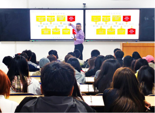 【赋能成长，聚力同行】经济管理学院顺利开展2025级新生入学教育活动