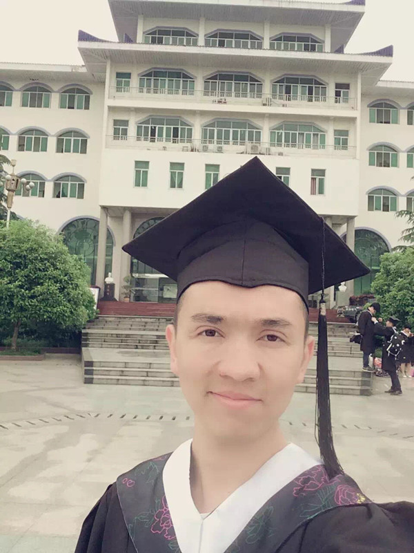 1466760780882710.jpg 毕业照_副本.jpg